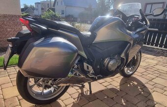 Predám HONDA VFR 1200 F - 6