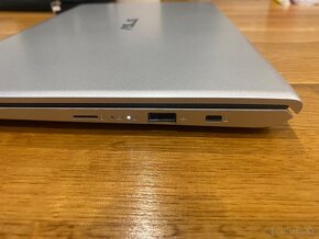 Asus VivoBook - 6