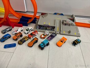 HOT WHEELS – sada  - dráha +autíčka - 6