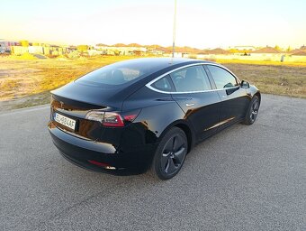 Tesla 3 SR+ - 6