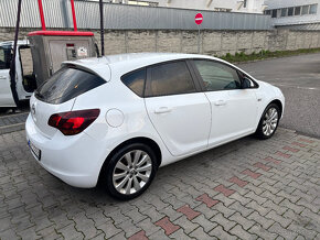 Opel Astra J 1.6 benzín 2011 - 6