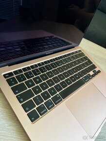 MacBook Air zlatý (Retina, 13-palcový, 2020) - 6