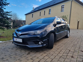 Toyota Auris hybrid - 6