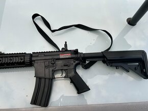 Airsoftová zbraň M4 RIS CQB s tlmičom - čierna (EC-607) - 6