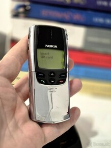 NOKIA 8810 CHROME - TOP STAV + ÚPLNE NOVÁ CHRÓMOVÁ BATERKA - 6