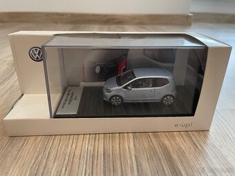 Modely aut 1:43 vw e-up, vw buggy up, vw race touareg 2011 - 6