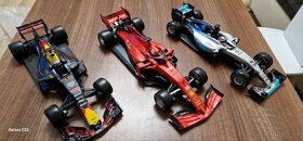 Bburago Plus Red Bull Racing RB13, Ricciardo

 1/18 - 6