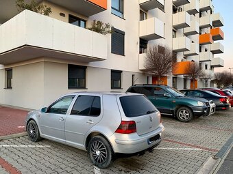 Predám Volkswagen Golf 1.6 benzín 74kw automat - 6