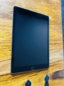 Apple Ipad 6th gen 128GB - 6