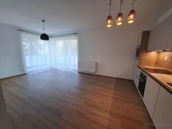 PRENÁJOM 2 IZBOVÝ BYT 61 M2 Z TOHO 10 M2 BALKÓN GARÁŽ POPRAD - 6