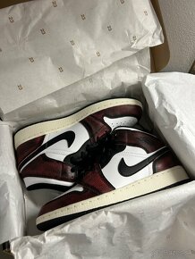 Nike Air Jordan 1 Mid Chicago - 6