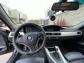 BMW rad 3 Touring 320d Touring A/T 120KW 2008 - 6