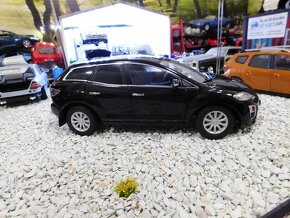 model auta 1:18  Mazda CX7 čierna farba paudi - 6