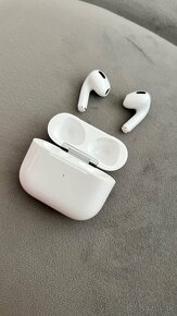 Apple AirPods 3. Generácie Lightning nabíjacie púzdro - 6