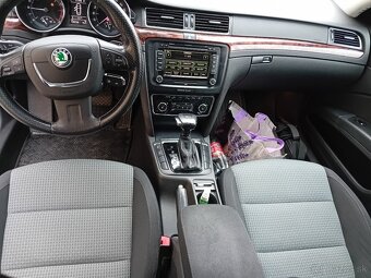 Škoda Superb 2011 2.0tdi DSG Elegance - 6