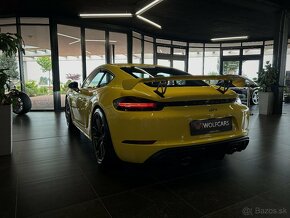 Porsche 718 Cayman GT4 - 6