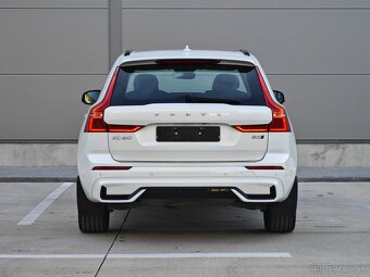 Volvo XC60 B5 R-Design AWD Benzín 2022 - 6