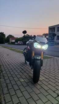 Triumph speed triple R 1050 - 6