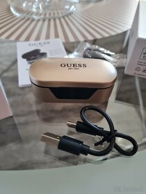 Guess true wireless bluetooth earbuds s nabíjacou stanicou - 6