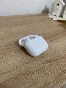 Apple AirPods 4 Active Noise Cancellation - 6