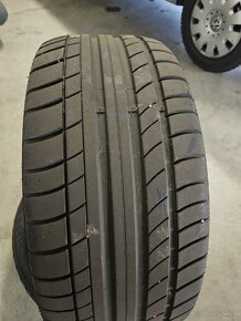 245 / 40 R 19 AVON - 6