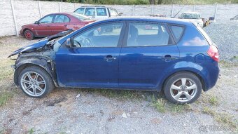 Predám rozpredám KIA Ceed 1.6 CRDI  A8 - ABYSS BLUE 2008 - 6