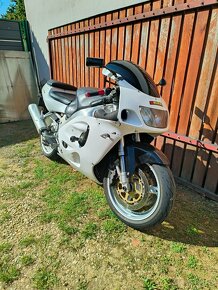 Suzuki GSXR 750 srad - 6