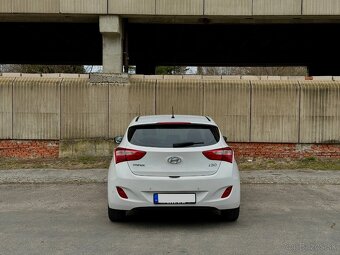 Hyundai i30 1.4, M6, benzín, senzory, výhrevy sedačiek - 6