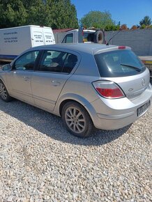 Rozpredam Opel Astra H Sedan 1.7CDTi 74kw M6 2008 - 6