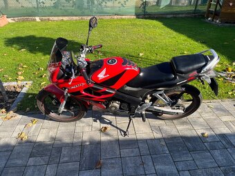 Predám Hondu CBR 125ccm ročník 2004 - 6