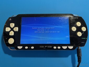 PSP 1000 (FAT) čierne s bielymi tlačidlami - 6