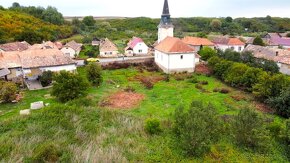 Pavlovce - 1.922 m2 POZEMOK na RODINNÝ DOM za kostolom - 6