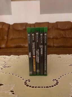 XBOX ONE X 1TB (4k) s krabicou + 5 hry - 6