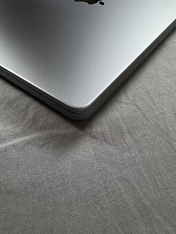 MacBook Pro 14” M2 Space Grey - 6