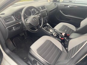 VW Jetta 2,0TDI DSG - 6