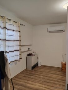 Prenájom 1-izbový apartmán v rodinnom dome v obci Chľaba. - 6