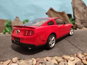 prodám model 1:18 FORD MUSTANG GT 2010 AUTOart - 6