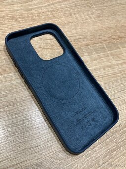 iPhone 15 Pro black titanium - 6