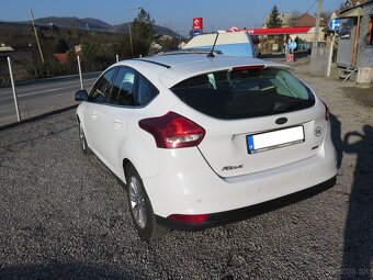 FORD FOCUS 1.0i  HATCHBACK  5 DV. - 6