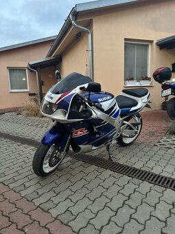 Suzuki GSXR 750 SRAD - 6