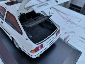 Ford Sierra Cosworth 1:18 AutoArt - 6