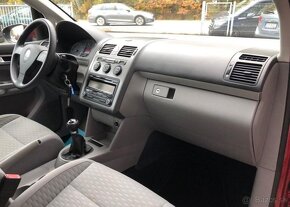 Volkswagen Touran 1.4 TSI benzín manuál 103 kw - 6