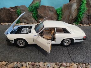 Prodám model 1:18 Jaguar XJS - 6