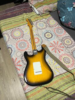 Fender JV Modified 50s Stratocaster HSS MN 2-Tone Sunburst - 6