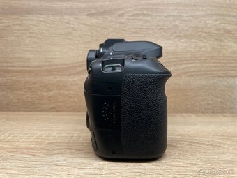 Canon EOS 80D - 6