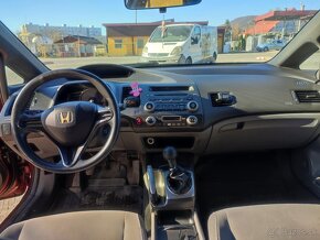 Honda Civic 1.8 i-VTEC 103 kW - 6