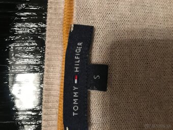 TOMMY HILFIGER smotanový dámsky svetrik S/M - 6