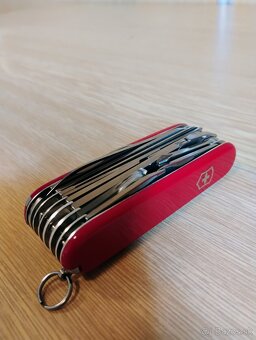 Victorinox SWISSCHAMP - 6