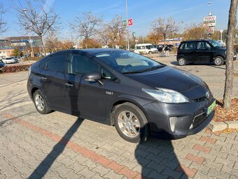 Toyota Prius 1.8 benzín 2012 plugin hybrid - 6