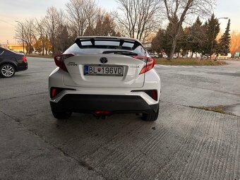 Toyota C-HR Hybrid 1.8 rv.2019 - 6